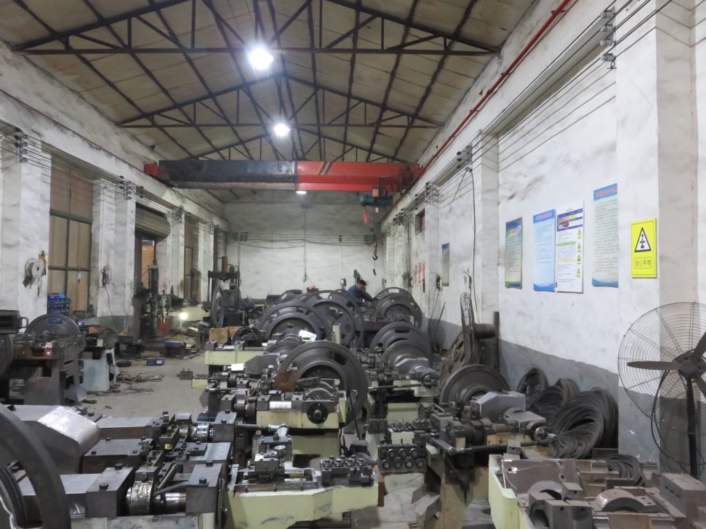 production de machines à fabriquer des clous