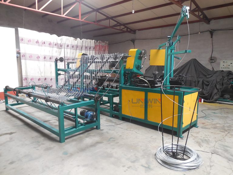 machine pour clôtures à mailles losangées