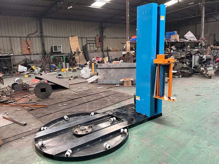 Machine automatique d'emballage plastique pour cartons à clous