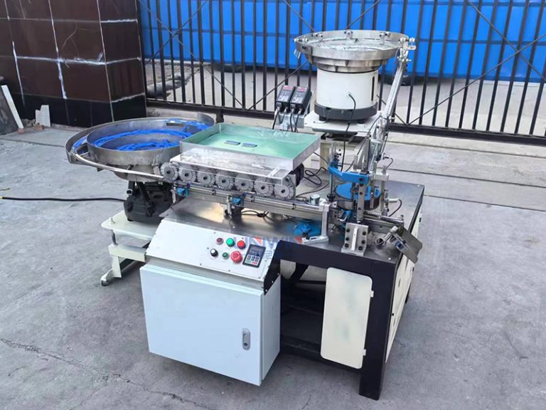 Machine automatique à assembler les clous à gaz collés