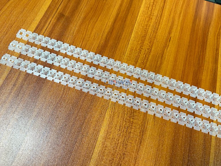 vis collée bandes en plastique