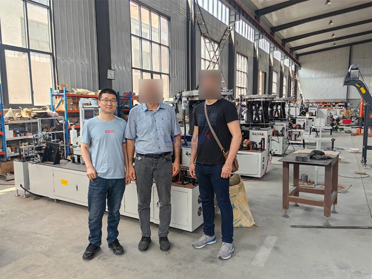 Machine à clouer les bobines pour l'inspection des clients en Turquie