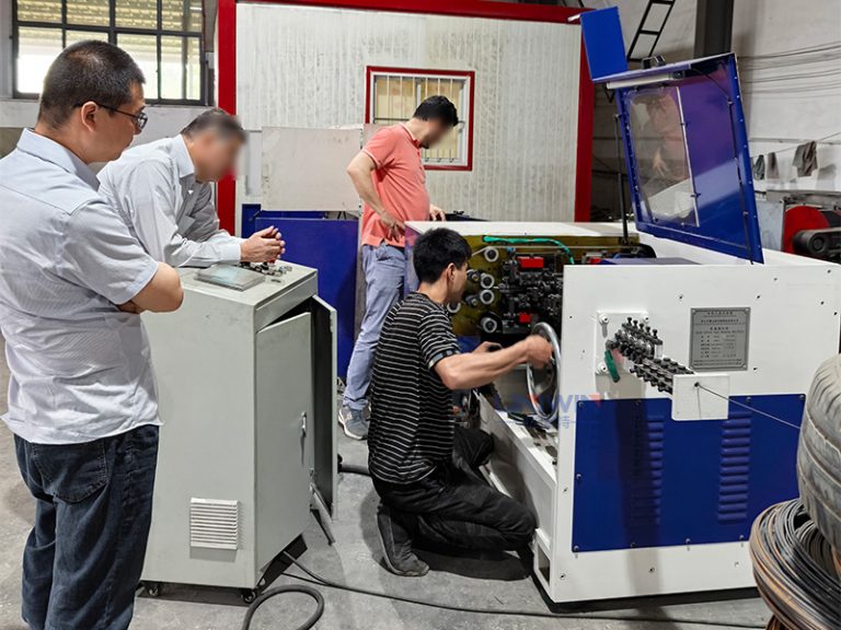 Machine à clouer les bobines pour l'inspection des clients en Turquie