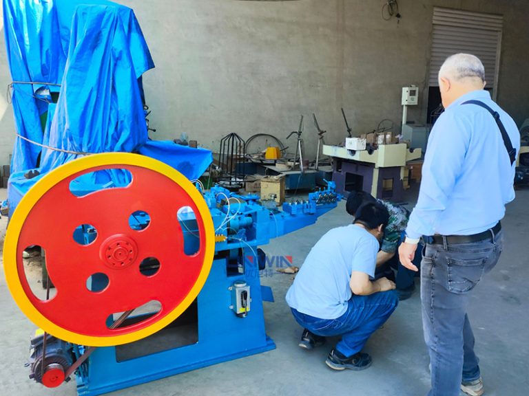 Machine à fabriquer des clous pour la visite de clients en Turquie